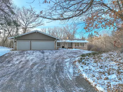 3 Quail Ln, North Oaks, MN 55127