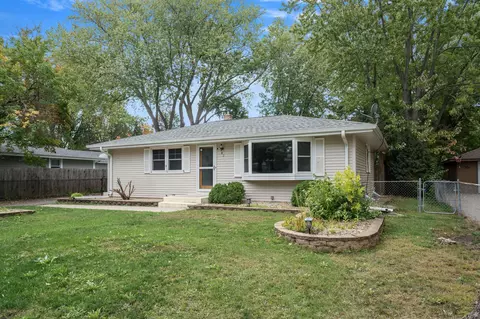 83 Dennis Ln N, Maplewood, MN 55119