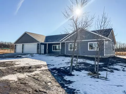 4858 Geneva Golf Club Dr NE, Alexandria, MN 56308