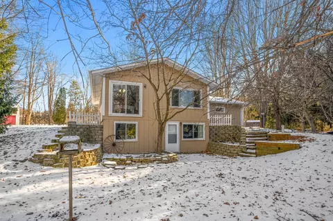 28501 Jocelyn Ave, Chisago City, MN 55013