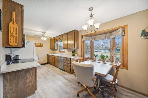 911 Lincoln Ln, Hudson, WI 54016 photo 4