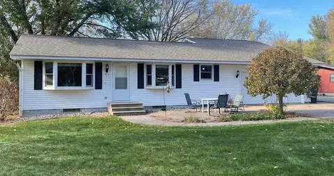 911 Lincoln Ln, Hudson, WI 54016