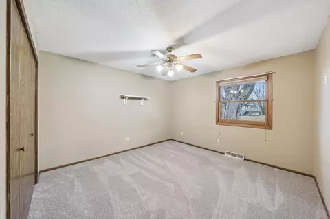911 Lincoln Ln, Hudson, WI 54016 photo 8