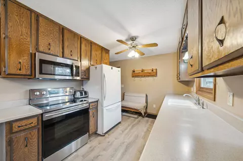 911 Lincoln Ln, Hudson, WI 54016 photo 5