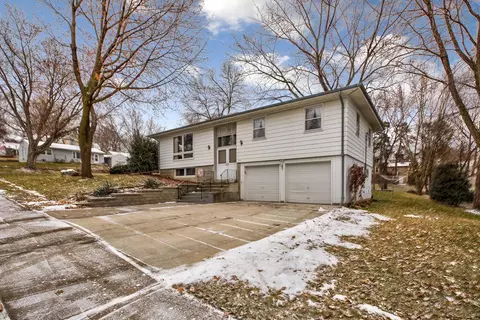 511 1st St SW, Faribault, MN 55021