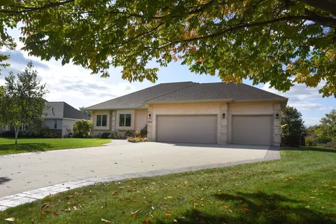 3201 Eagle Ridge Dr E, Willmar, MN 56201 photo 2