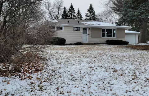2326 Tower View Cir, Bloomington, MN 55431