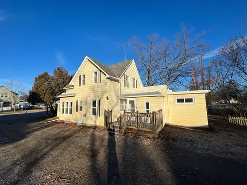 215 Adams St SE, Hutchinson, MN 55350
