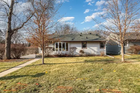 2711 Longview Dr, North Saint Paul, MN 55109