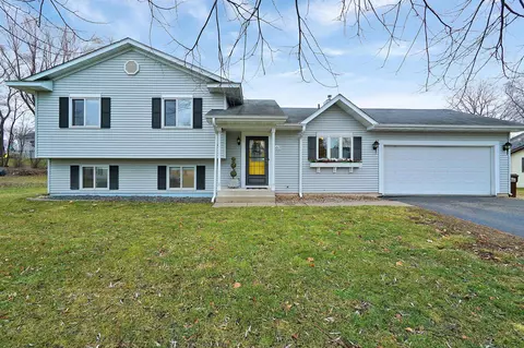 562 Gibbs St S, Prescott, WI 54021