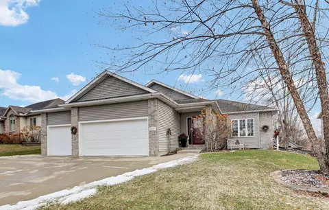 5338 Ridgeview Dr NW, Rochester, MN 55901