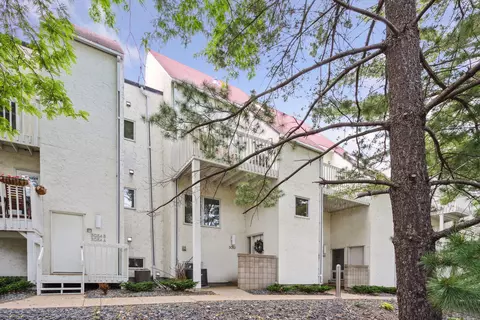 3052 Lake Shore Dr, Minneapolis, MN 55416