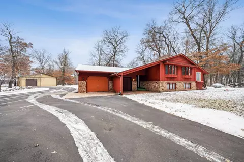 726 Maple Leaf Dr, Osceola, WI 54020