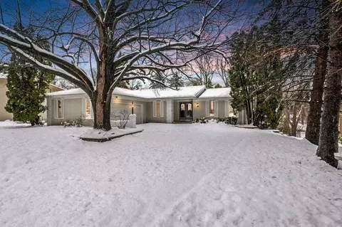 2220 Fountain Ln N, Plymouth, MN 55447