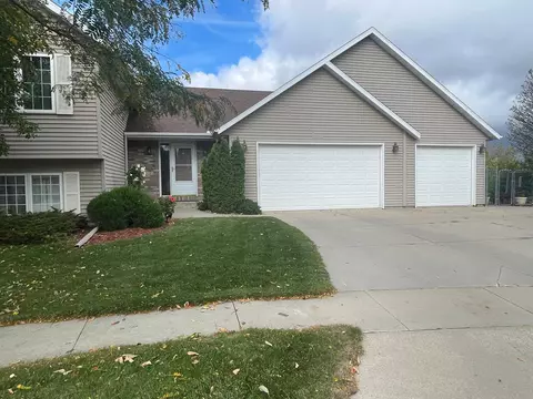 5121 Lexington Ln NW, Rochester, MN 55901