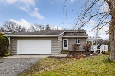 595 Dresden Dr, Chaska, MN 55318