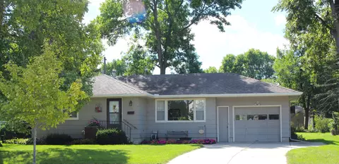 512 Woodley St E, Northfield, MN 55057