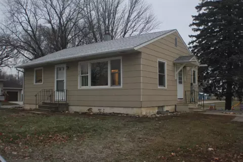 301 SE Oak St, Brownsdale, MN 55918