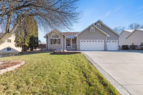 14925 Oakcrest Cir, Savage, MN 55378