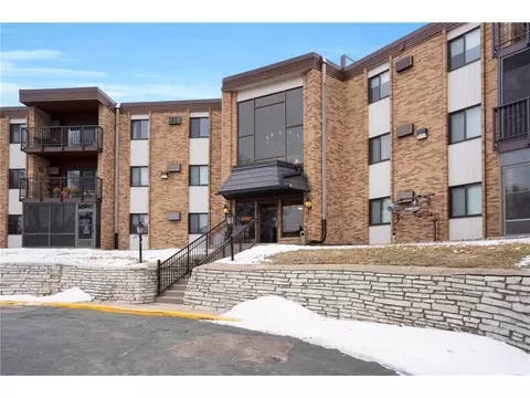 2690 Oxford St N #216, Roseville, MN 55113