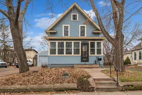 151 Urban Pl, Saint Paul, MN 55106