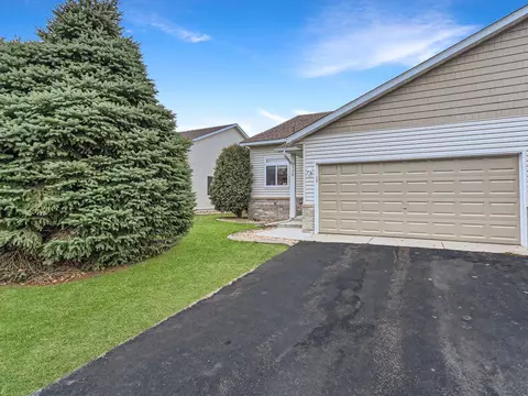 1548 Chartreux Ave, Shakopee, MN 55379