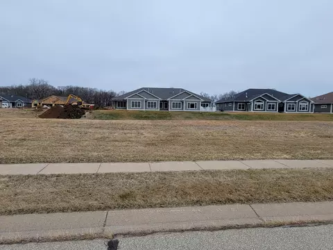 584 Cedar Dr, Lake City, MN 55041