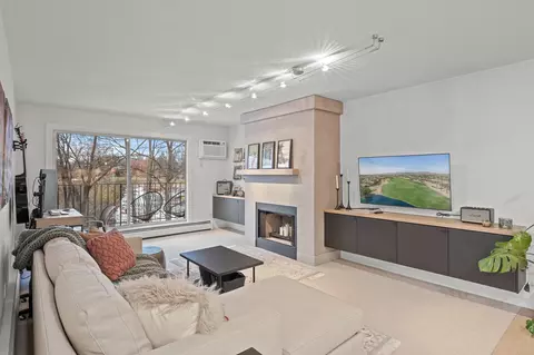 205 Barry Ave S #311, Wayzata, MN 55391