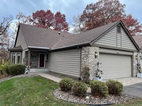 122 Wildwood Bay Dr, Mahtomedi, MN 55115