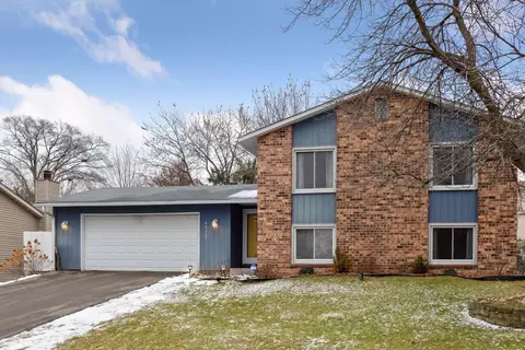 9911 Cromwell Dr, Eden Prairie, MN 55347