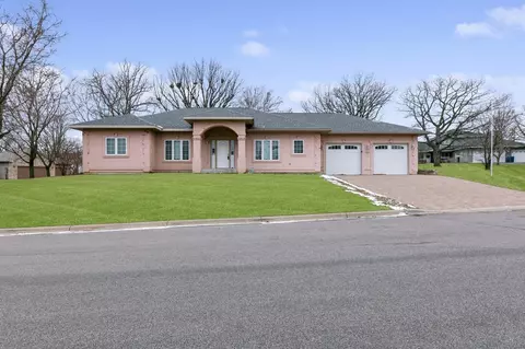 923 Oakcrest Ct, Sauk Rapids, MN 56379