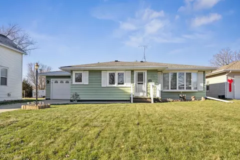 614 4th St NE, Montgomery, MN 56069