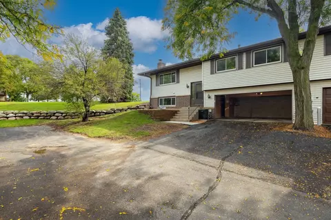 10713 Zinran Cir S, Bloomington, MN 55438
