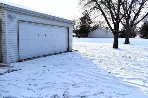 9437 Polaris Ln N, Maple Grove, MN 55369 photo 2