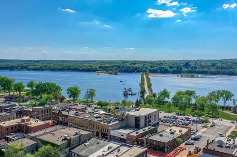517 2nd St #402, Hudson, WI 54016