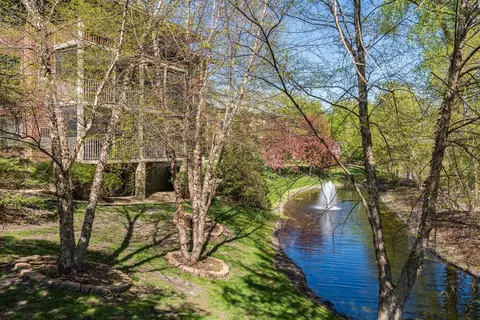 1350 Douglas Dr N #102, Golden Valley, MN 55422