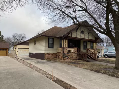 922 Mcmillan St, Worthington, MN 56187