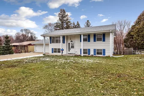 4917 W 85th St, Bloomington, MN 55437