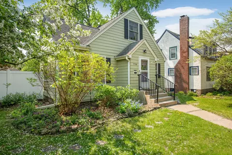 794 Cottage Ave E, Saint Paul, MN 55106