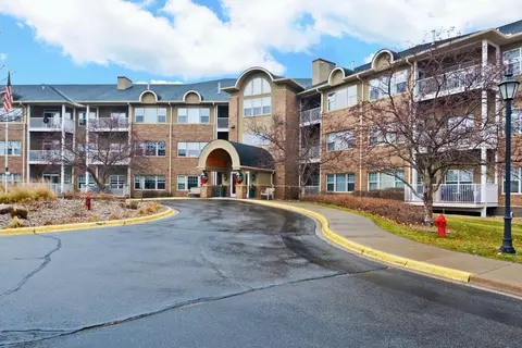 3800 85th Ave N #211, Brooklyn Park, MN 55443