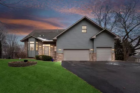 8926 Dallas Ln N, Maple Grove, MN 55369