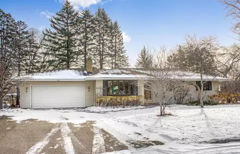 10133 Johnson Cir, Bloomington, MN 55437