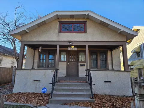 1293 Burr St, Saint Paul, MN 55130