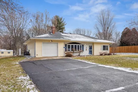 212 Saratoga Ln N, Plymouth, MN 55441