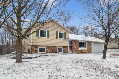 5901 139th St W, Apple Valley, MN 55124