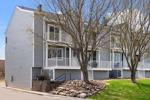 1601 W Wayzata Blvd #H, Long Lake, MN 55356