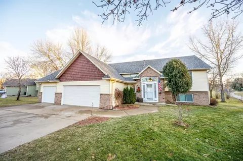829 Dutchmans Way SE, Watertown, MN 55388