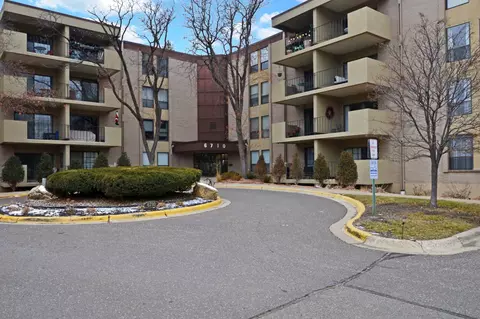 6710 Vernon Ave S #213, Edina, MN 55436
