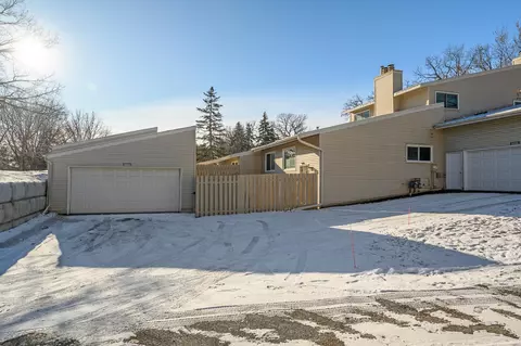 5604 N Innsbruck Ct NE, Fridley, MN 55432