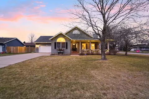921 Valley View Rd, Lake City, MN 55041